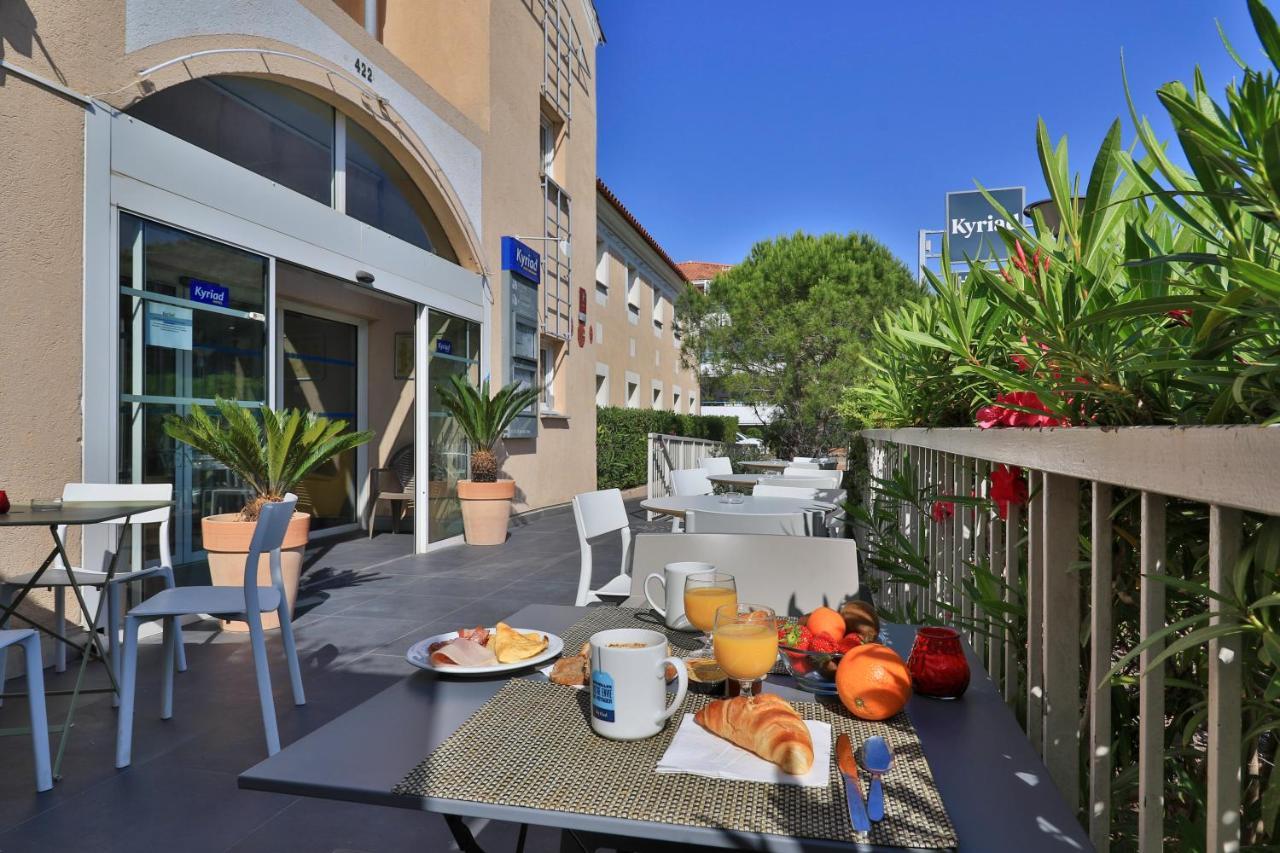 Hotel Restaurant Kyriad Fréjus Exteriör bild