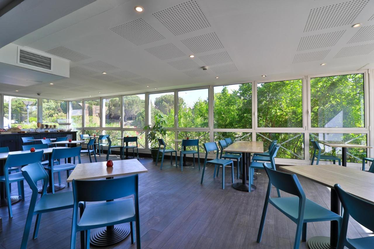 Hotel Restaurant Kyriad Fréjus Exteriör bild