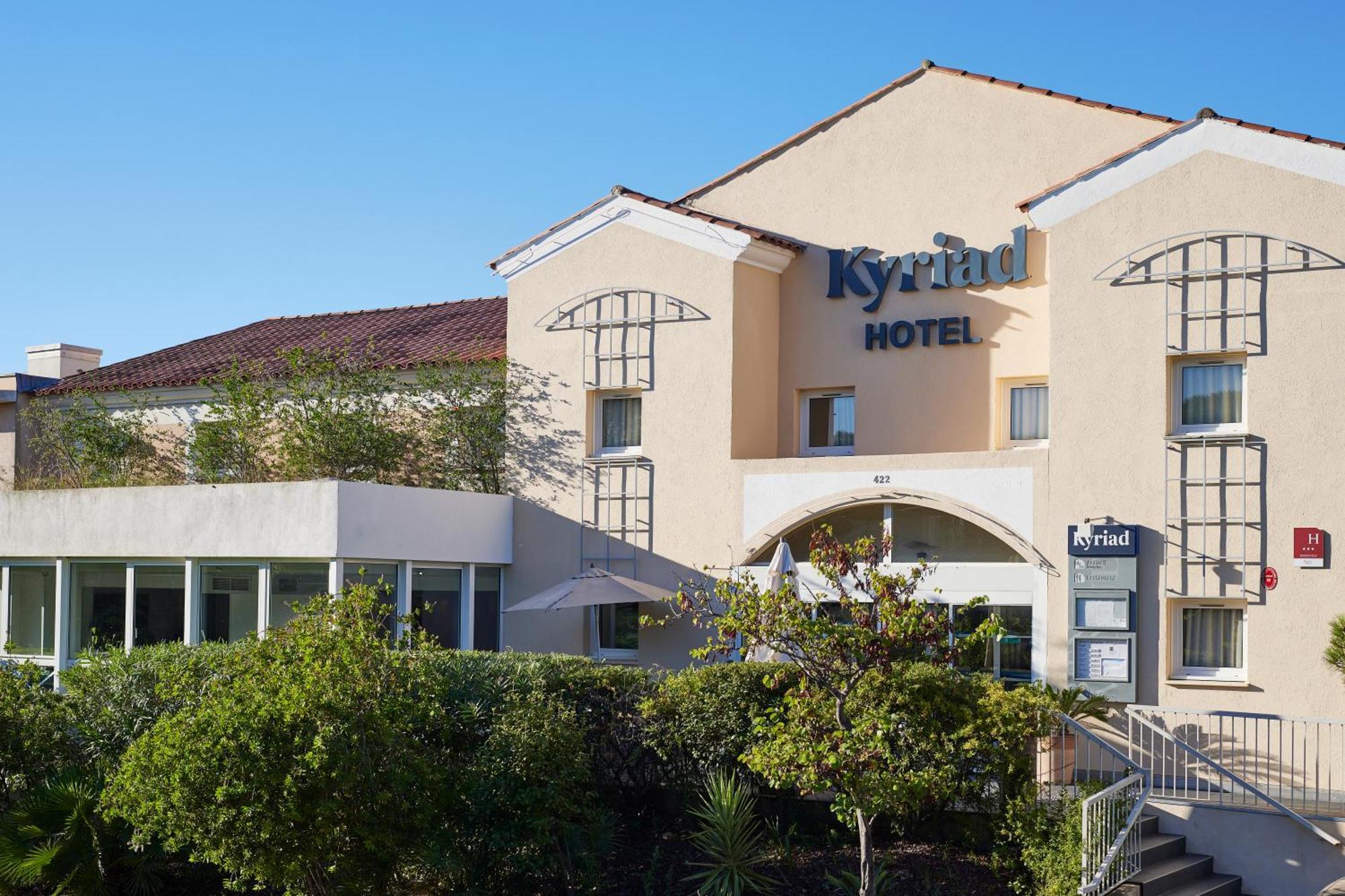 Hotel Restaurant Kyriad Fréjus Exteriör bild